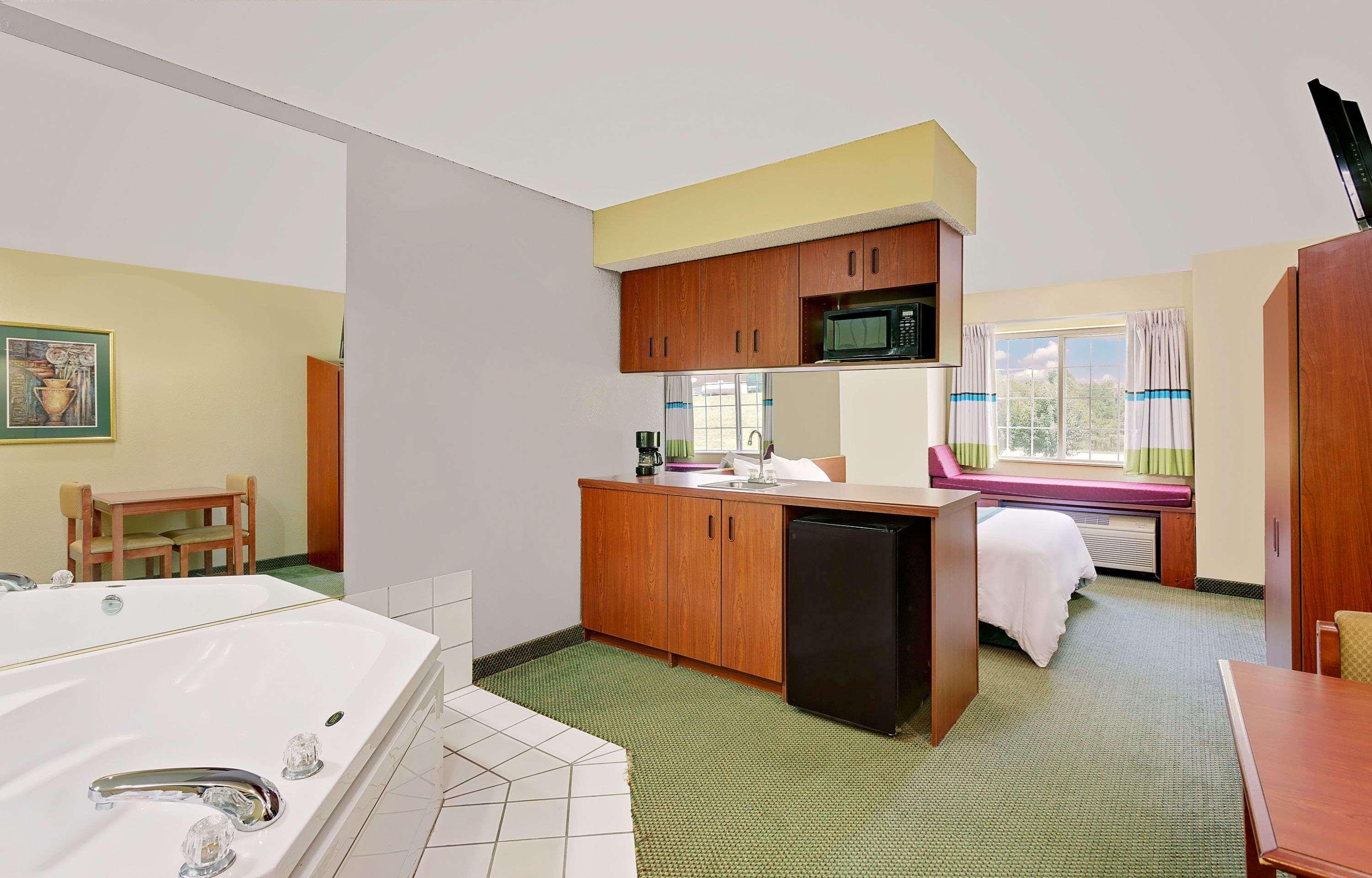 Microtel Inn & Suites By Wyndham Thomasville Exterior foto